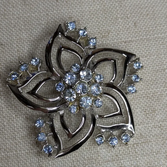 Vintage STAR Signed Blue Rhinestone Flower Brooch Pin Mid-Century - Picture 1 of 3